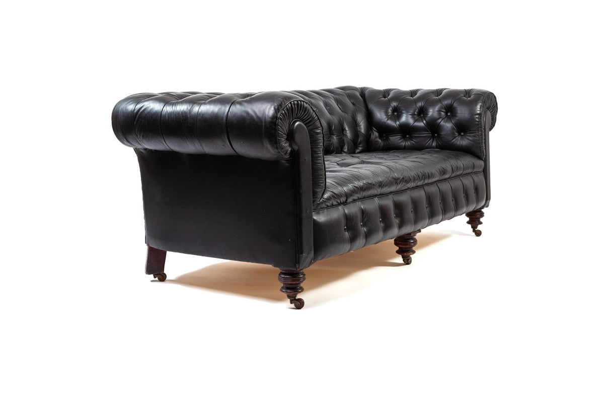 Divano chesterfield club tre posti Vittoriano inglese originale in pelle nera - Antichità Sale