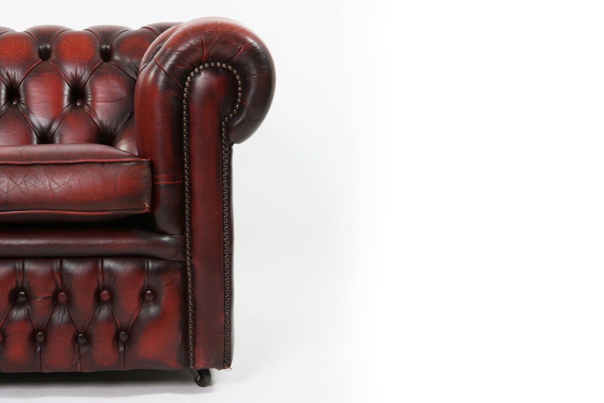 Divano Chesterfield club 2 posti inglese originale vintage in pelle rosso bordeaux anticato - Antichità Sale