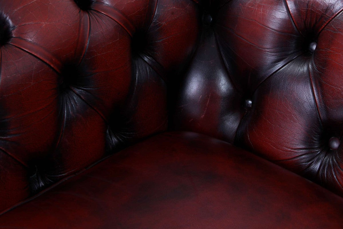 Divano Chesterfield club 2 posti inglese originale vintage in pelle rosso bordeaux anticato - Antichità Sale