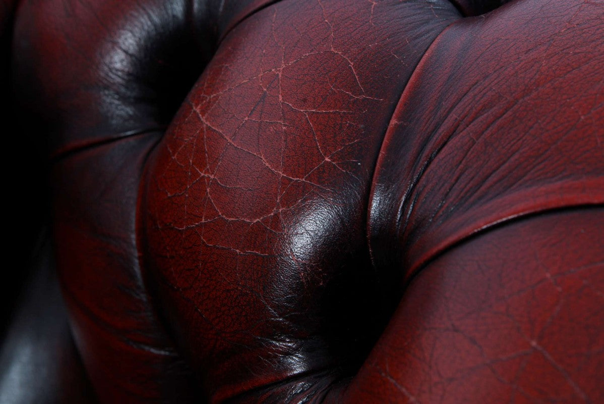 Divano Chesterfield club 2 posti inglese originale vintage in pelle rosso bordeaux anticato - Antichità Sale