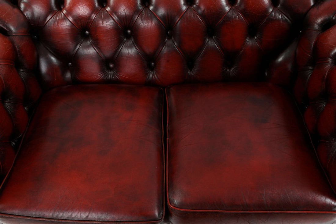 Divano Chesterfield club 2 posti inglese originale vintage in pelle rosso bordeaux anticato