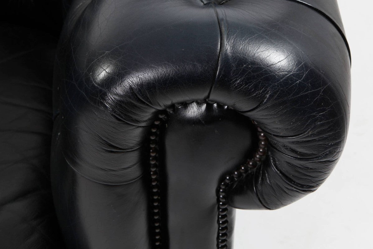 Divano Chesterfield club 2 posti inglese originale vintage in pelle blu scuro - Antichità Sale