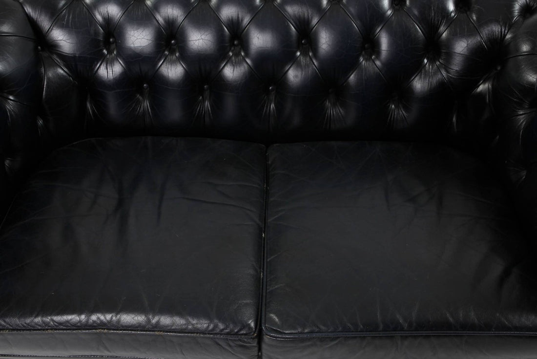Divano Chesterfield club 2 posti inglese originale vintage in pelle blu scuro
