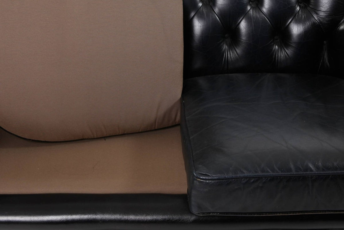 Divano Chesterfield club 2 posti inglese originale vintage in pelle blu scuro