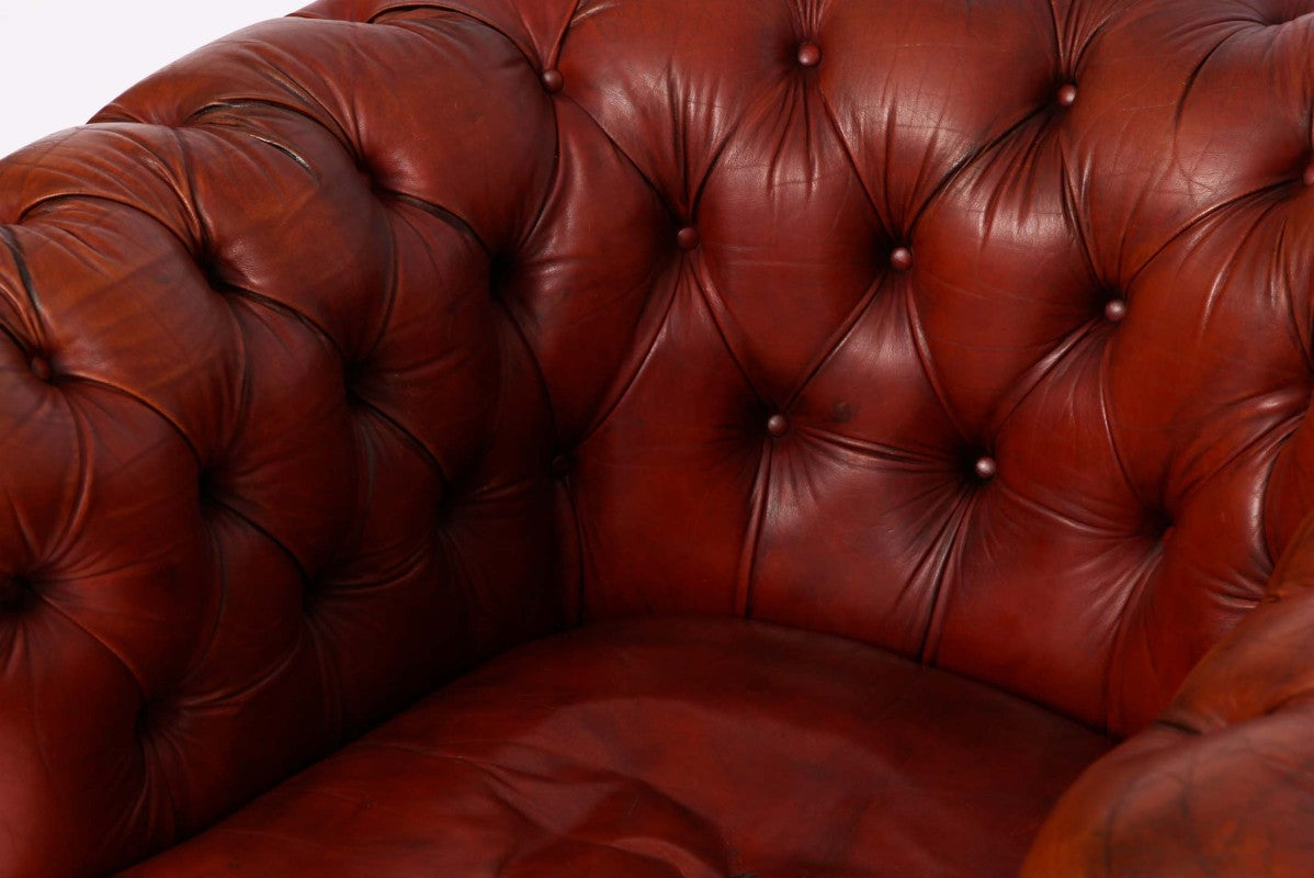 Poltrona chesterfield club inglese vintage in pelle rosso marocchino - Antichità Sale