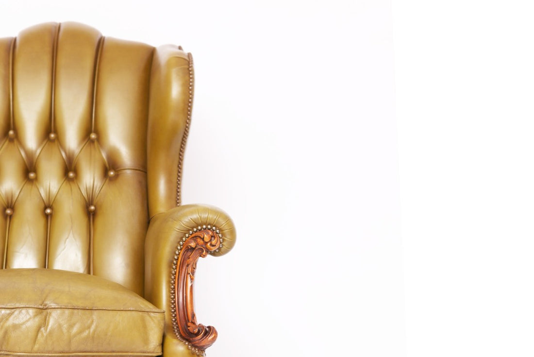 Poltrona chesterfield bergere inglese vintage in pelle verde oliva