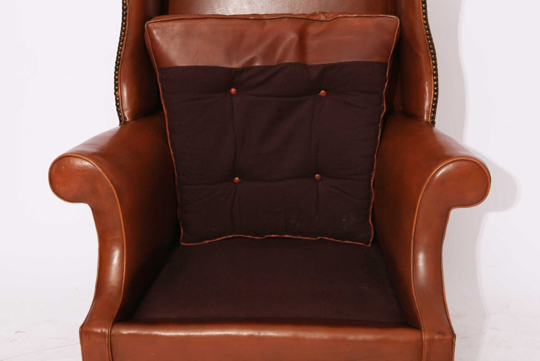 Coppia di poltrone bergere inglese originale vintage in pelle marrone cognac
