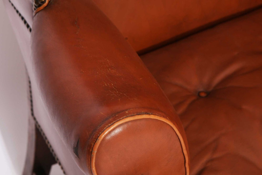 Coppia di poltrone bergere inglese originale vintage in pelle marrone cognac