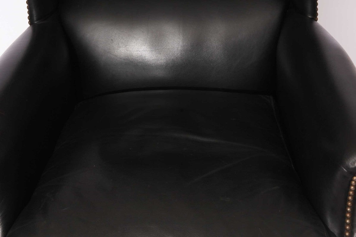 Coppia di poltrone bergere inglese vintage in pelle nera - Antichità Sale