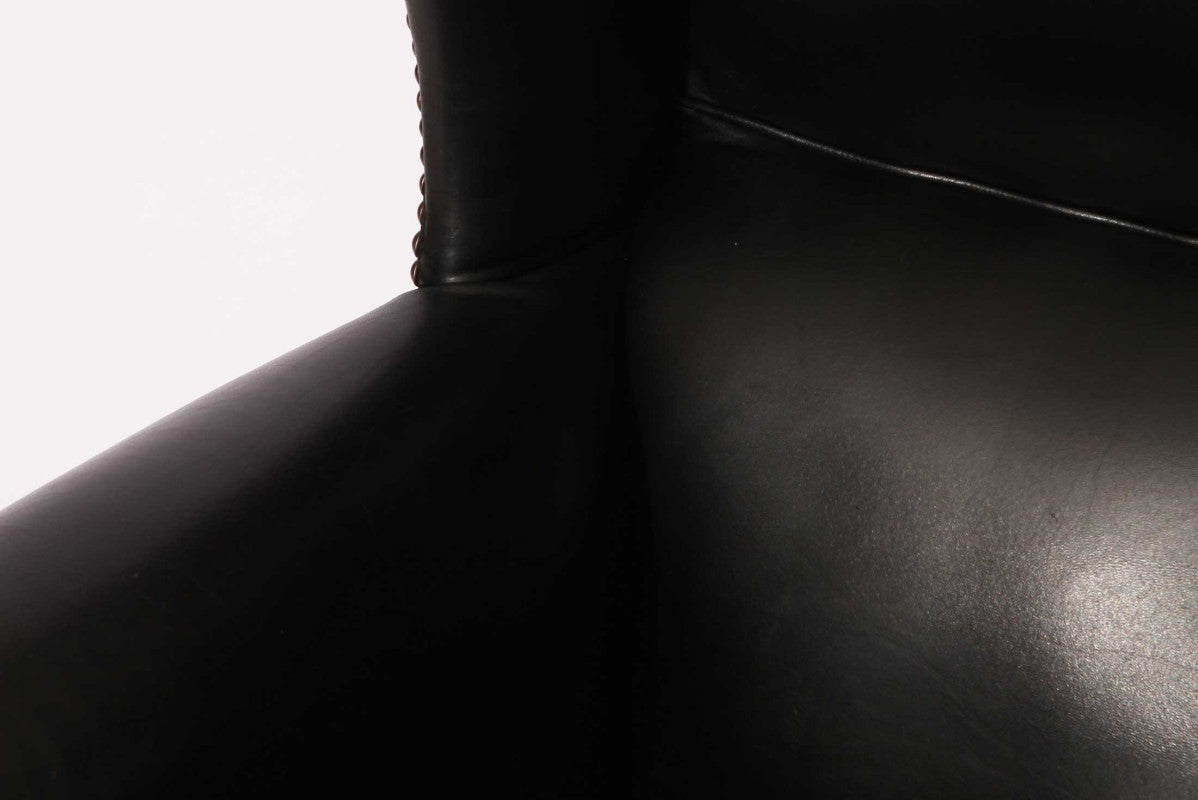 Coppia di poltrone bergere inglese vintage in pelle nera - Antichità Sale