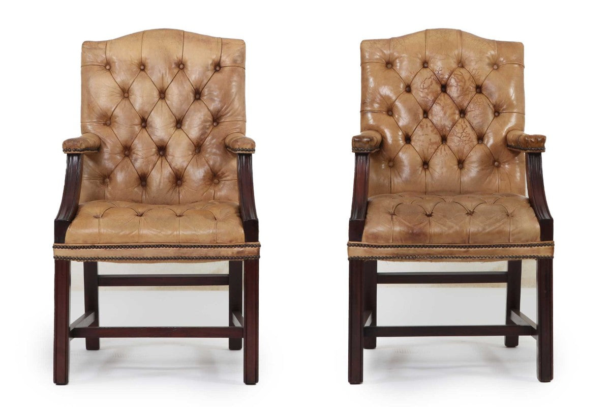 Coppia di poltrone chesterfield Director in pelle tabacco del 1950