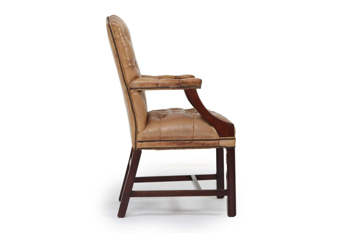 Coppia di poltrone chesterfield Director in pelle tabacco del 1950