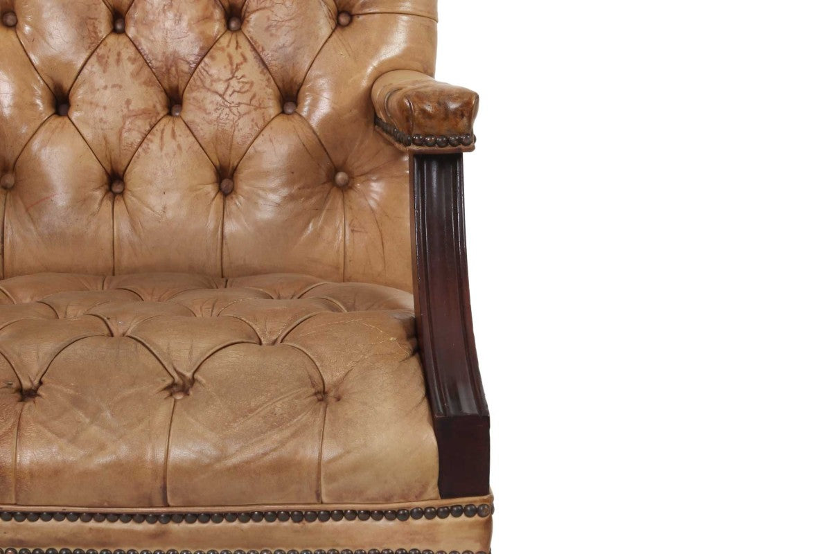 Coppia di poltrone chesterfield Director in pelle tabacco del 1950