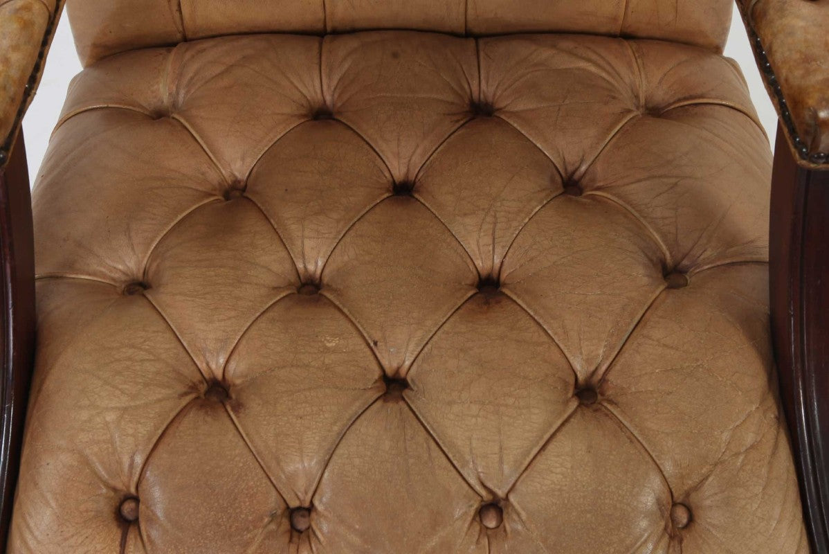 Coppia di poltrone chesterfield Director in pelle tabacco del 1950