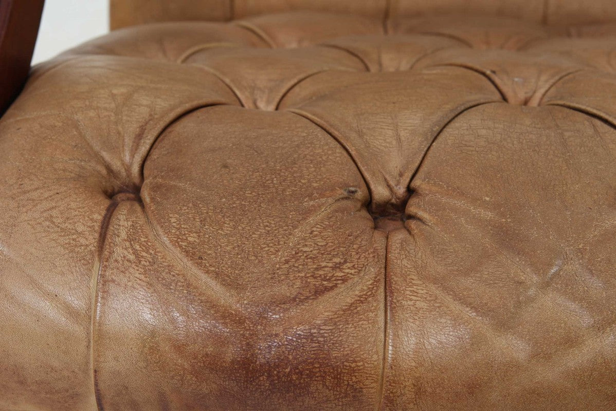 Coppia di poltrone chesterfield Director in pelle tabacco del 1950