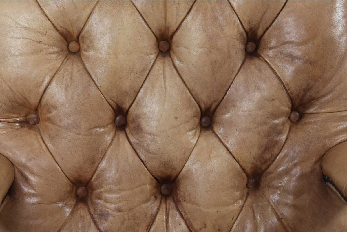 Coppia di poltrone chesterfield Director in pelle tabacco del 1950