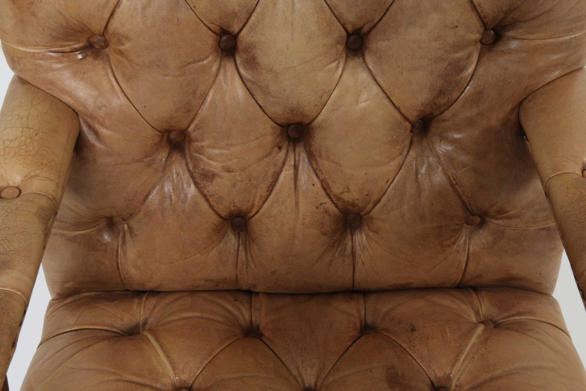 Coppia di poltrone chesterfield Director in pelle tabacco del 1950