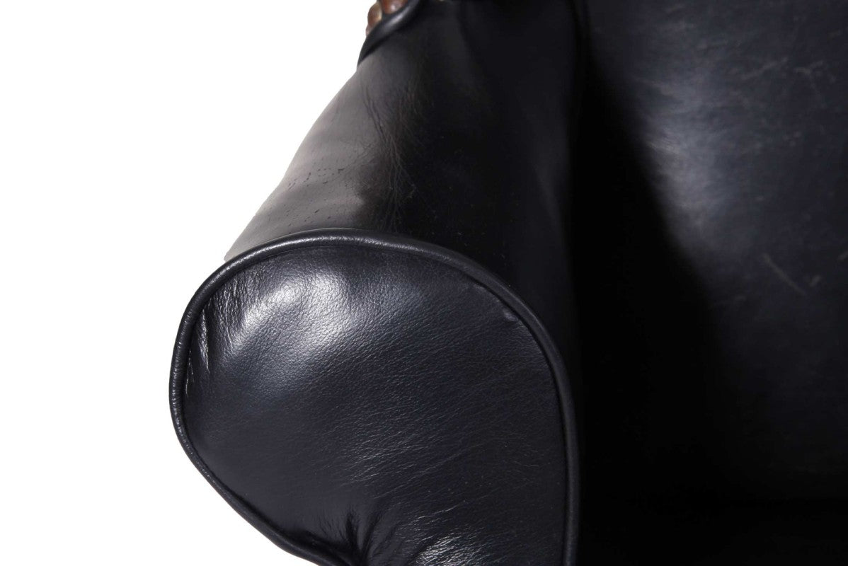 Antica coppia di poltrone wing back o bergere inglese originale in pelle nera - Antichità Sale