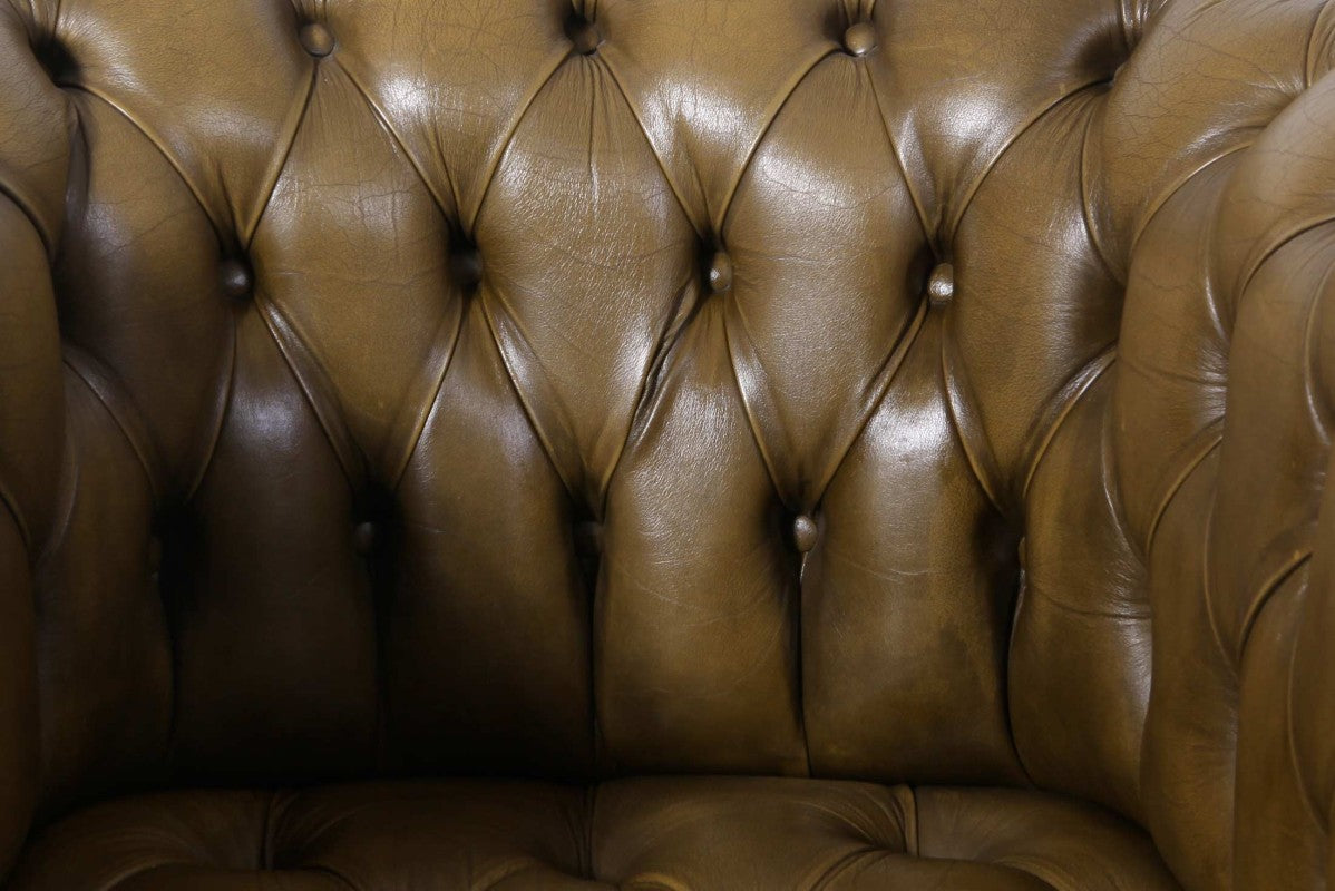 Coppia di poltrone chesterfield club vintage verde oliva - Antichità Sale
