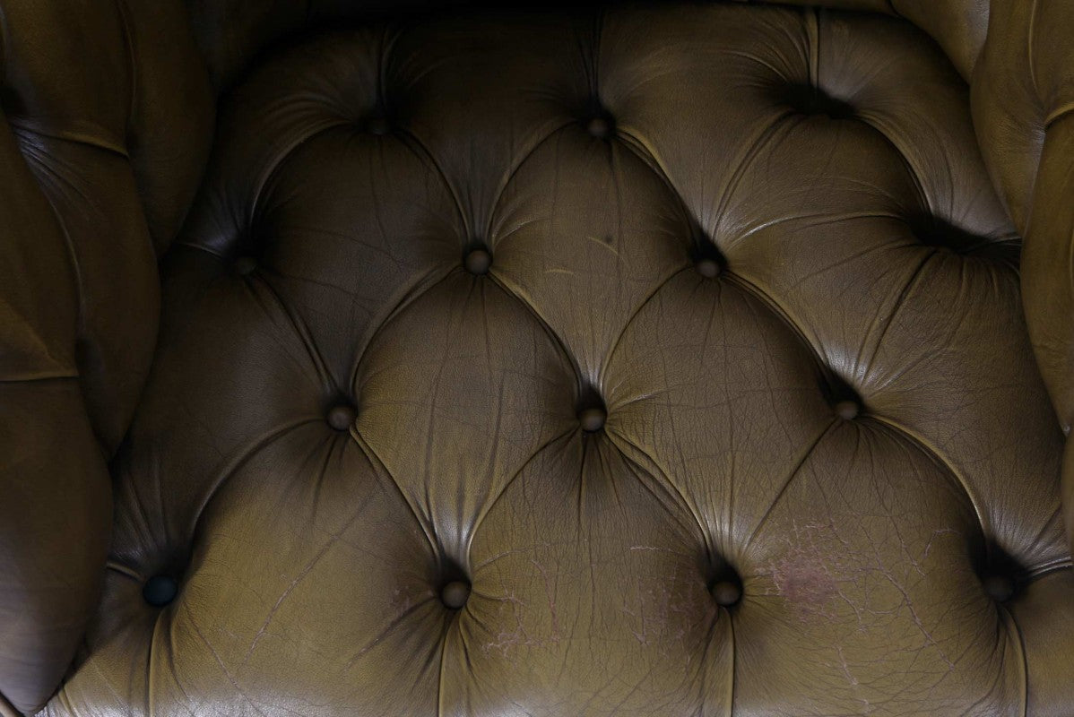 Coppia di poltrone chesterfield club vintage verde oliva - Antichità Sale