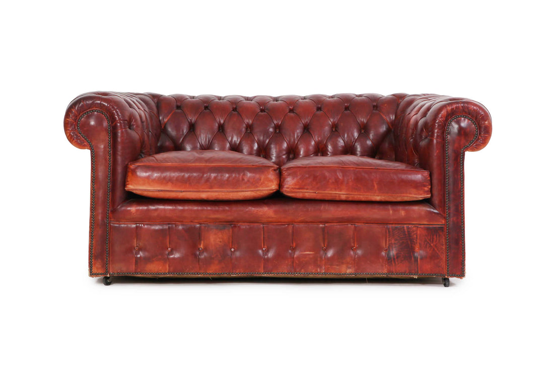 Antico Divano 2 posti Chesterfield Club originale inglese in pelle rosso marocchino