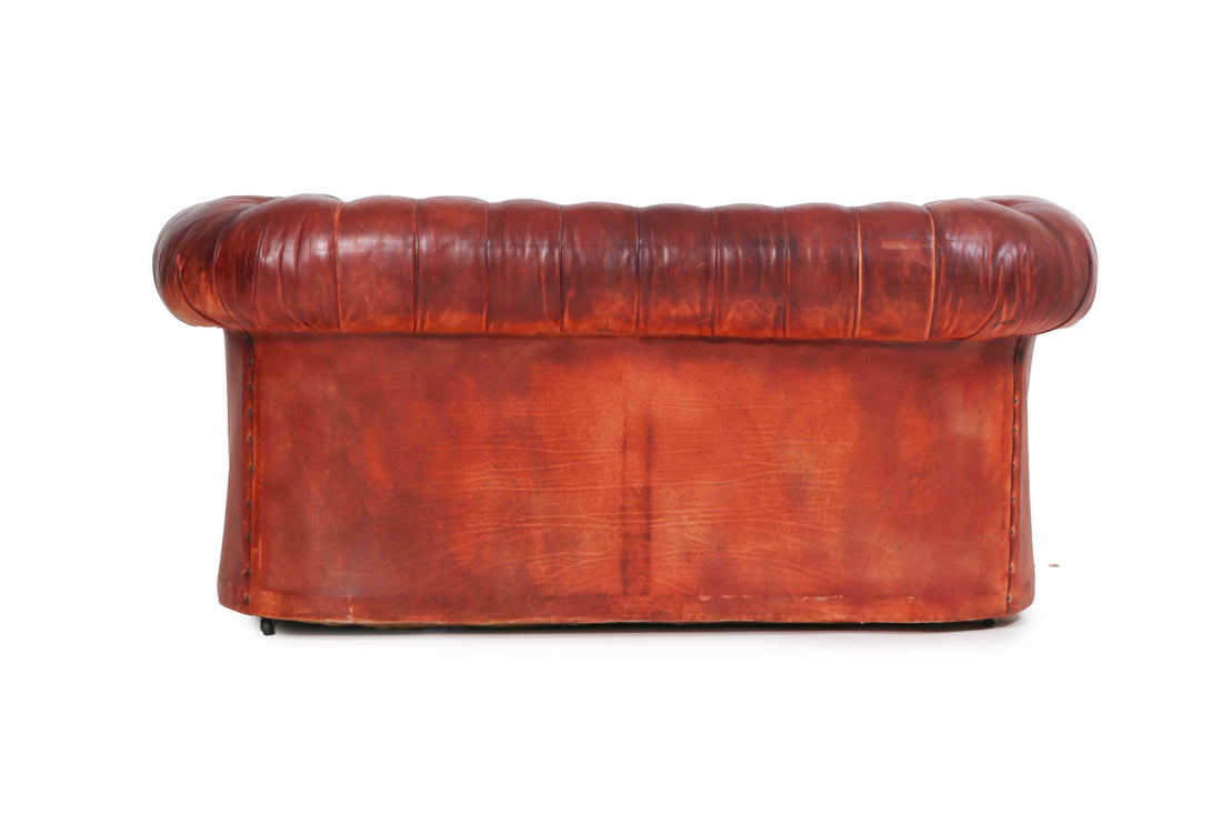 Antico Divano 2 posti Chesterfield Club originale inglese in pelle rosso marocchino