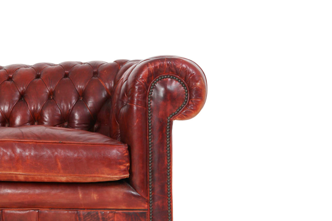 Antico Divano 2 posti Chesterfield Club originale inglese in pelle rosso marocchino