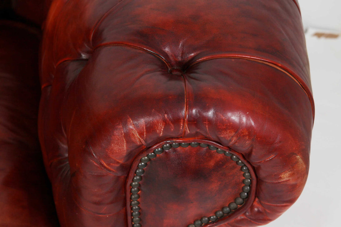 Antico Divano 2 posti Chesterfield Club originale inglese in pelle rosso marocchino
