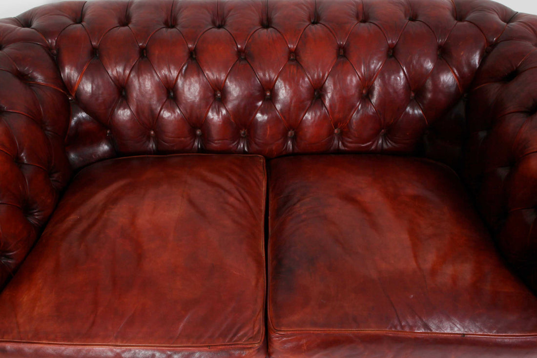 Antico Divano 2 posti Chesterfield Club originale inglese in pelle rosso marocchino