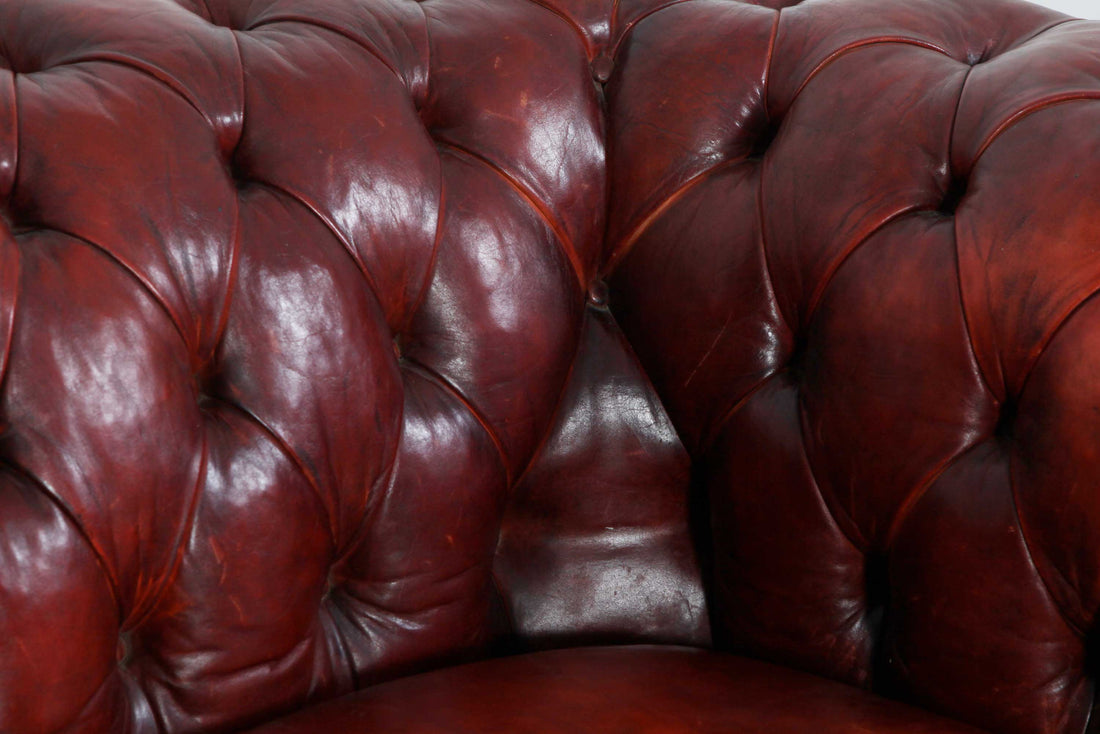 Antico Divano 2 posti Chesterfield Club originale inglese in pelle rosso marocchino