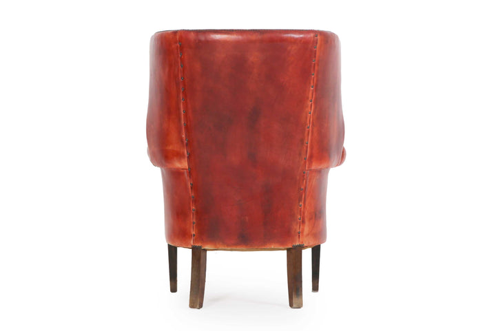 Coppia di poltrone porters barrel back inglese originale in pelle rosso marocchino