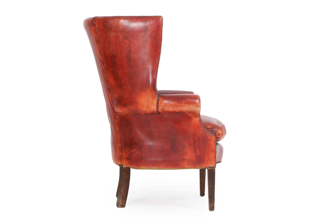 Coppia di poltrone porters barrel back inglese originale in pelle rosso marocchino