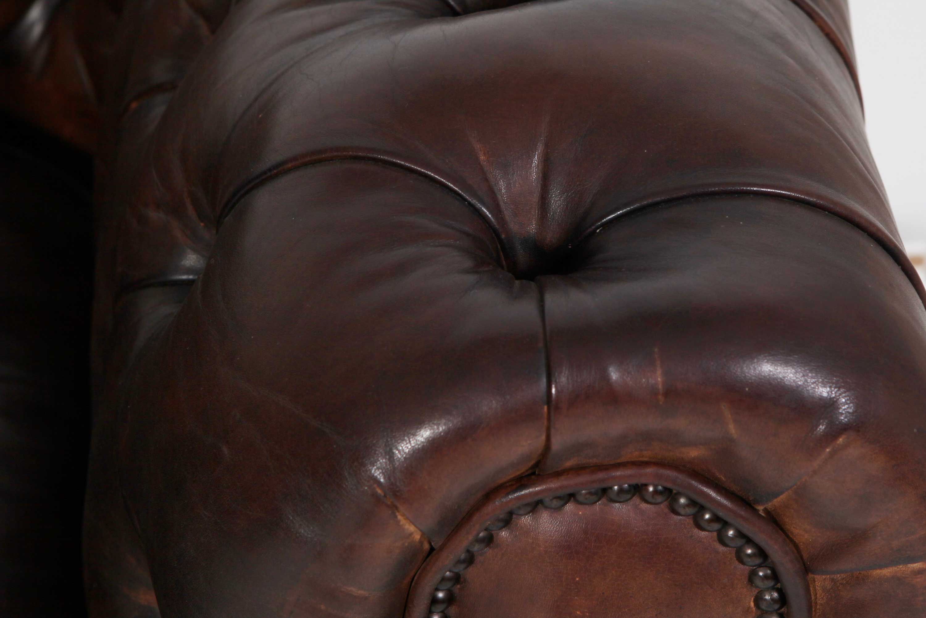 Divano 2 posti chesterfield club marrone testa di moro originale - Antichità Sale