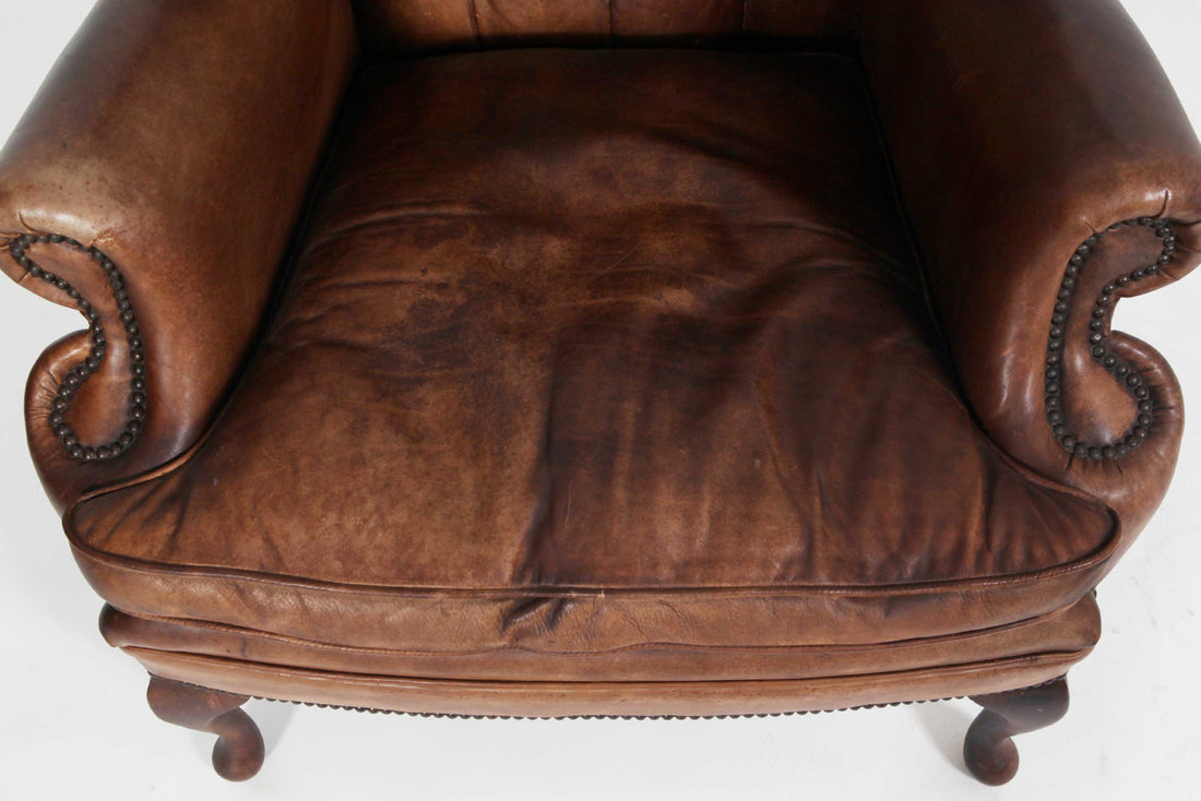 Antica poltrona chesterfield Wing Back o bergere inglese originale marrone sigaro
