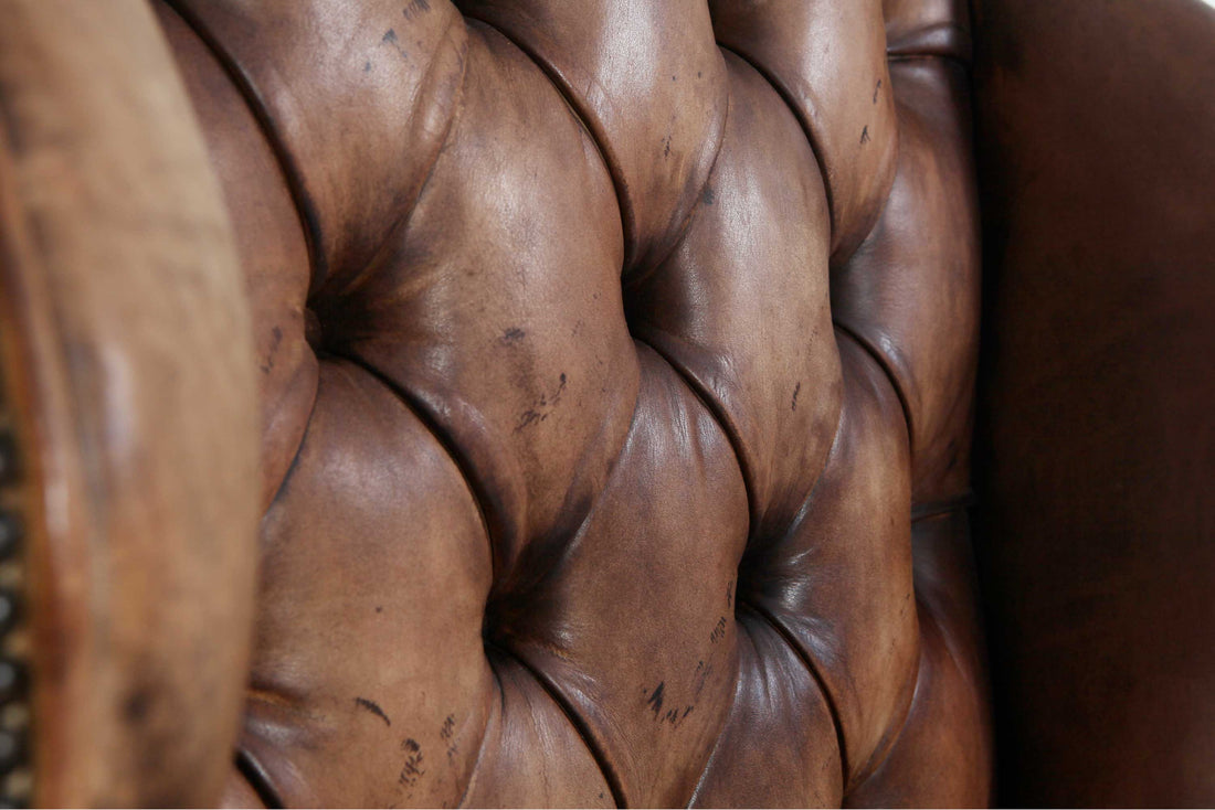Antica poltrona chesterfield Wing Back o bergere inglese originale marrone sigaro