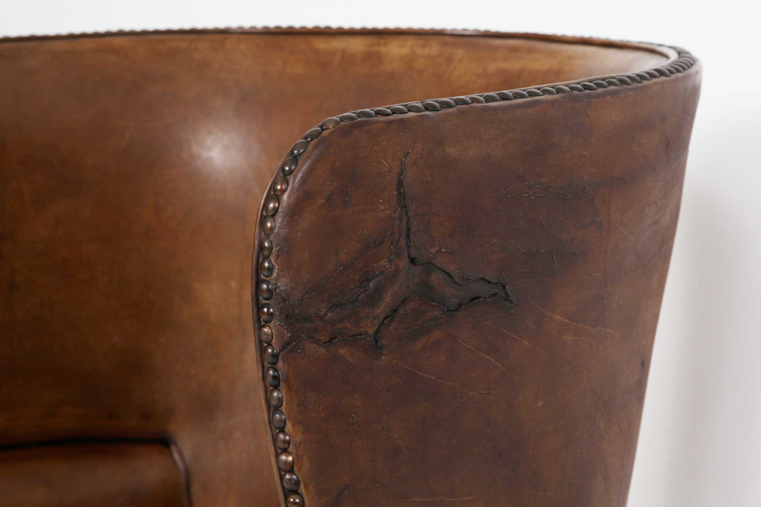 Antica e originale poltrona inglese barrel back marrone cognac