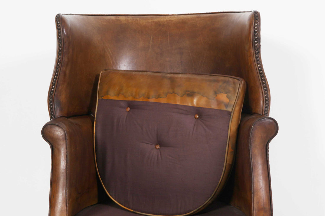 Antica e originale poltrona inglese barrel back marrone cognac