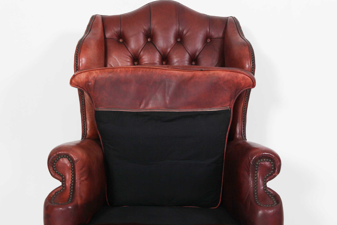 Antica poltrona chesterfield Wing Back o bergere inglese originale rosso marocchino