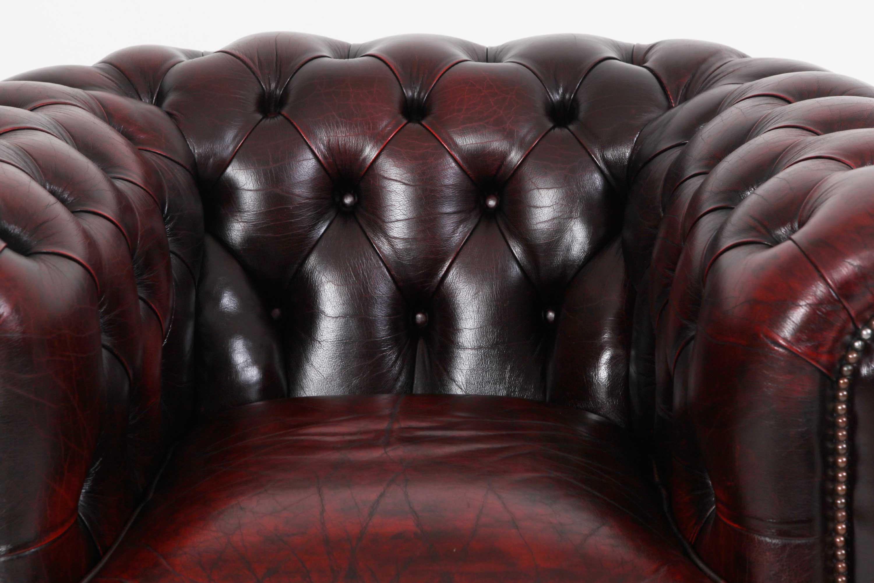 Coppia di poltrone chesterfield club vintage originale bordeaux anticato - Antichità Sale