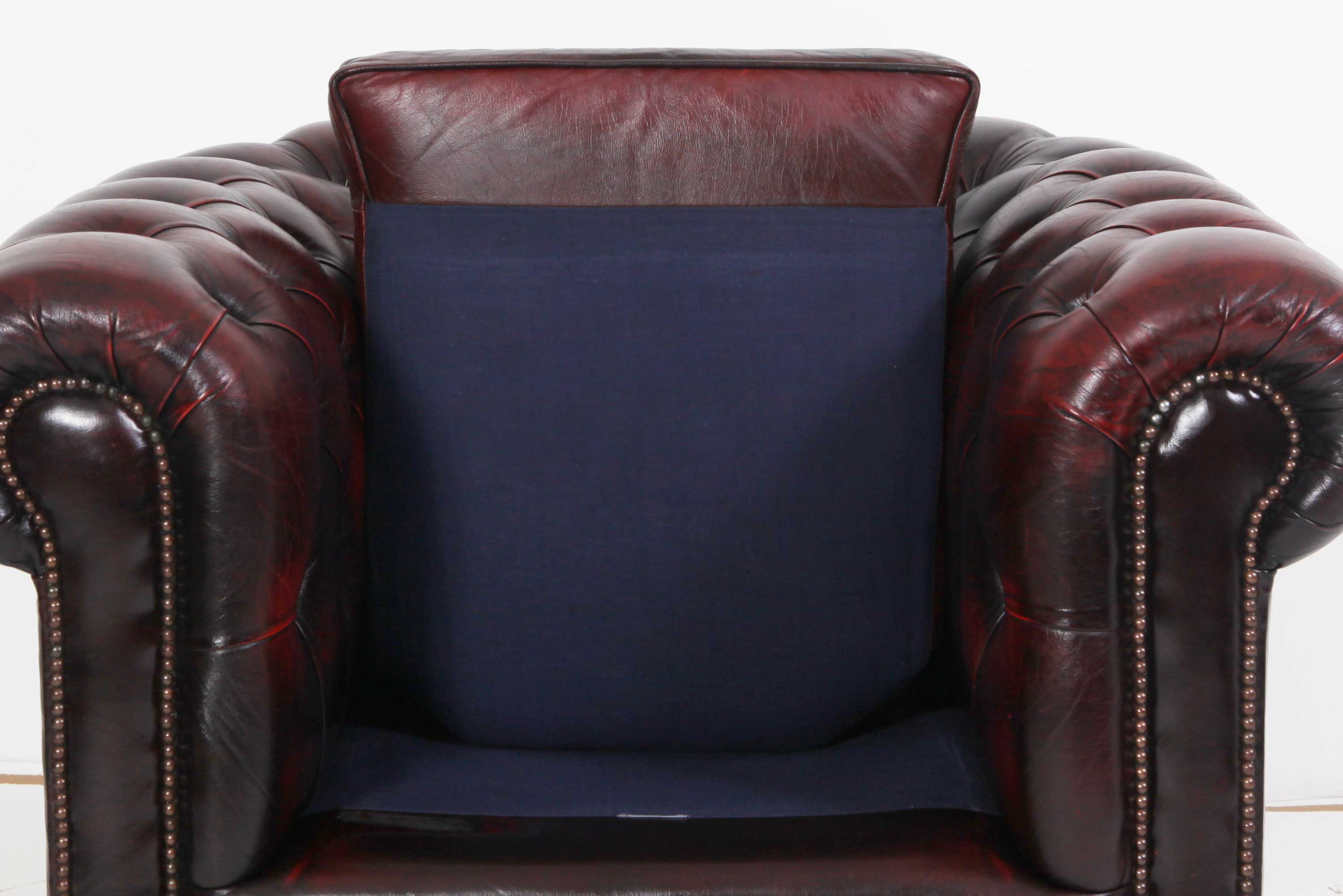 Coppia di poltrone chesterfield club vintage originale bordeaux anticato - Antichità Sale