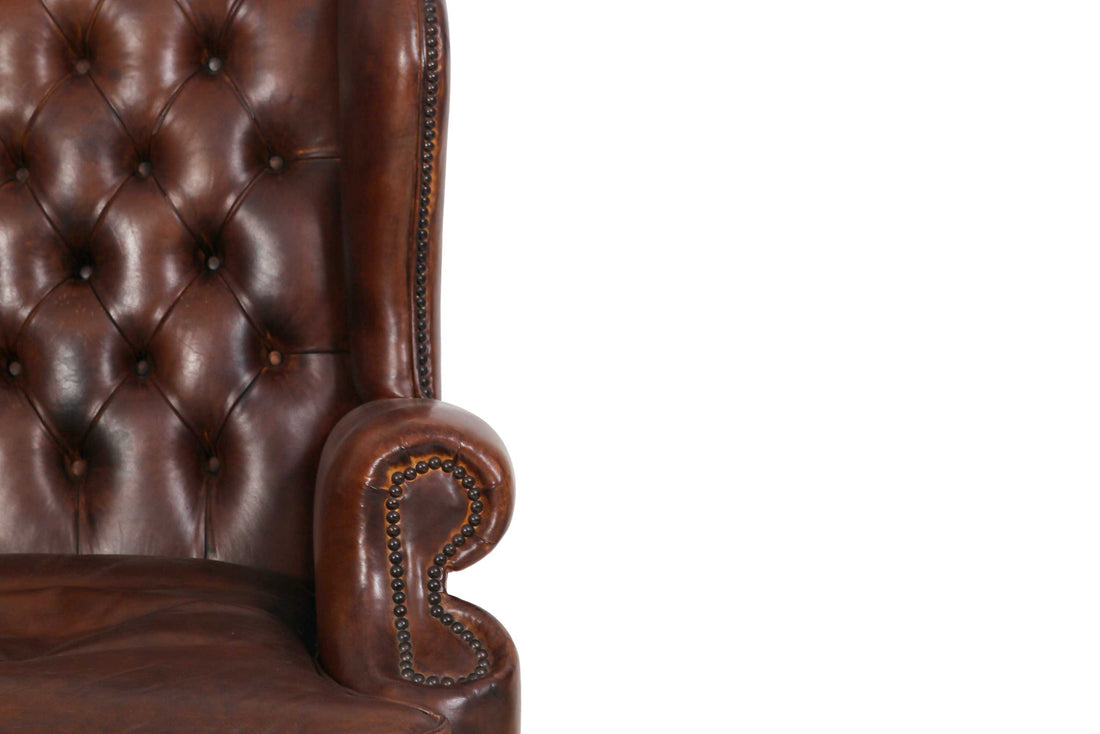 Antica poltrona chesterfield Wing Back o bergere inglese originale in pelle marrone
