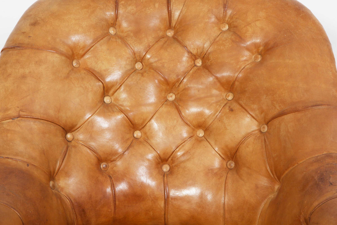 Antica poltrona chesterfield inglese originale in pelle tabacco