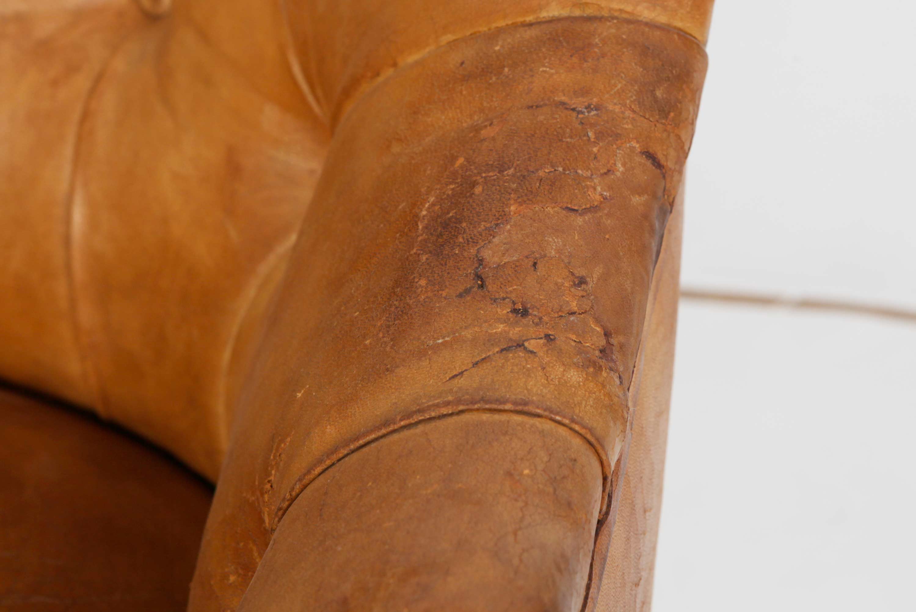 Antica poltrona chesterfield inglese originale in pelle tabacco - Antichità Sale