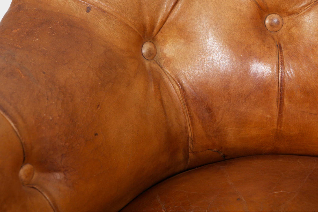Antica poltrona chesterfield inglese originale in pelle tabacco