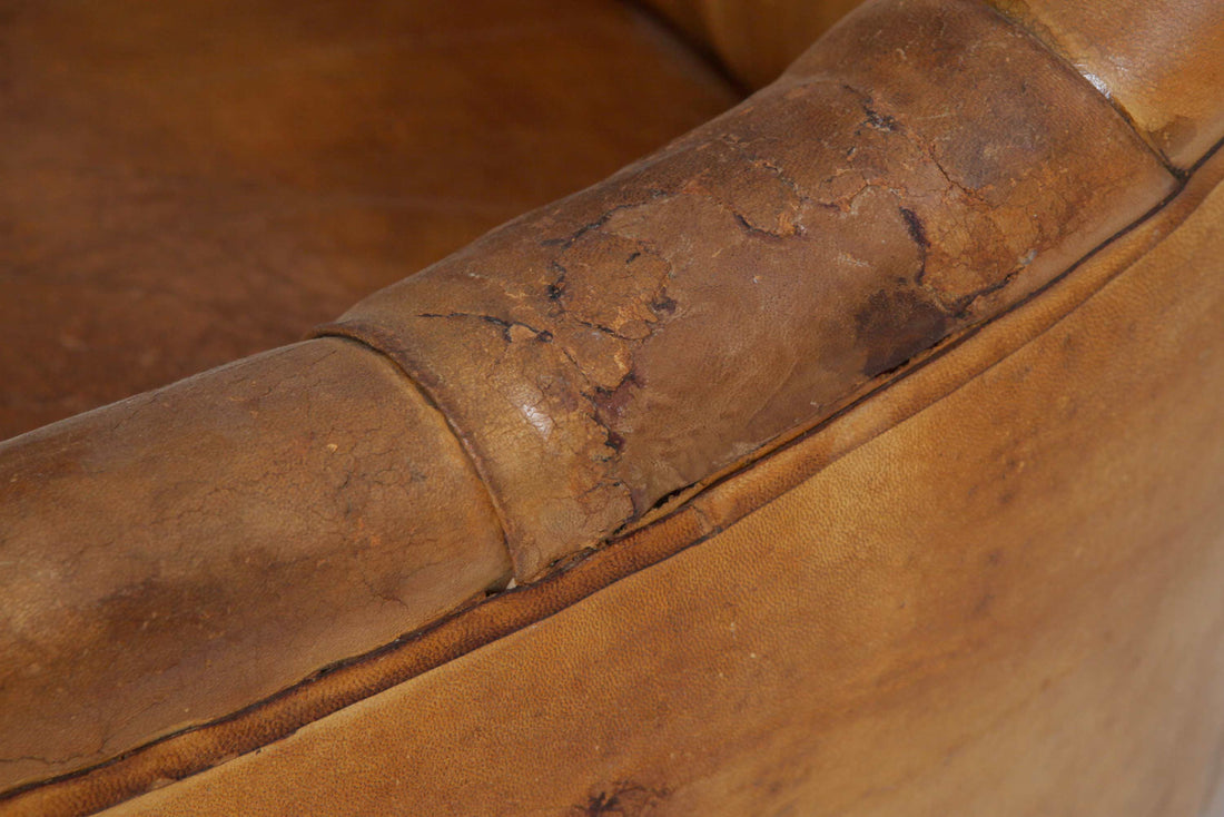 Antica poltrona chesterfield inglese originale in pelle tabacco