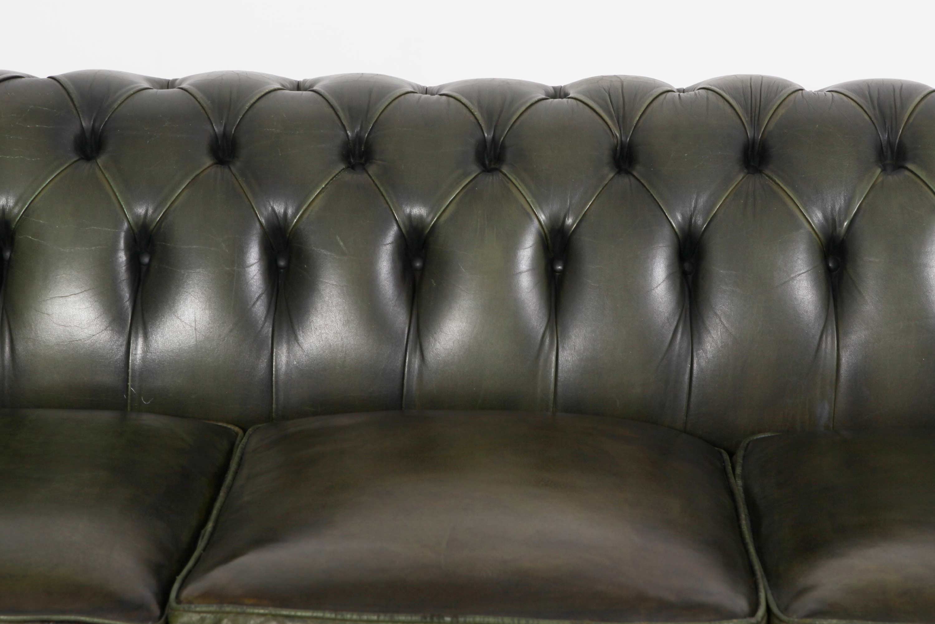 Divano 3 posti chesterfield club vintage originale in pelle verde oliva - Antichità Sale