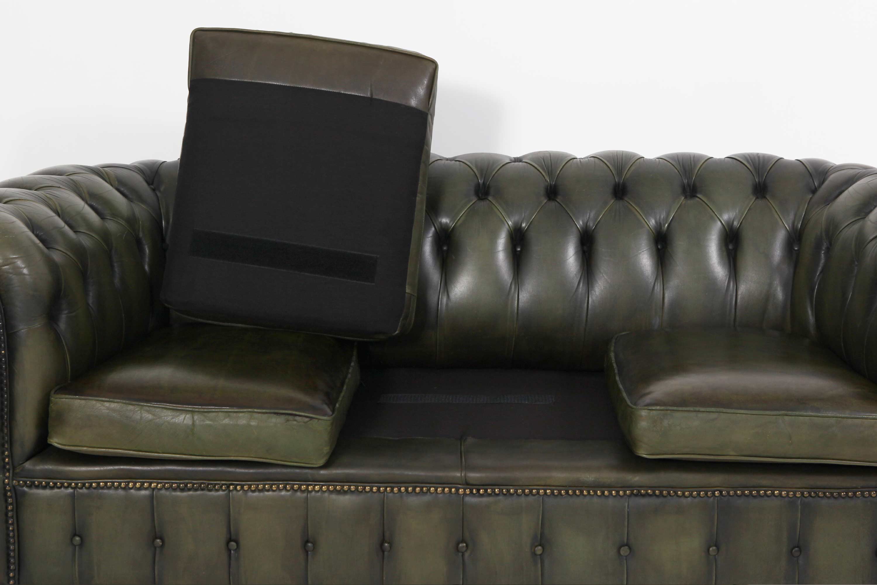 Divano 3 posti chesterfield club vintage originale in pelle verde oliva - Antichità Sale