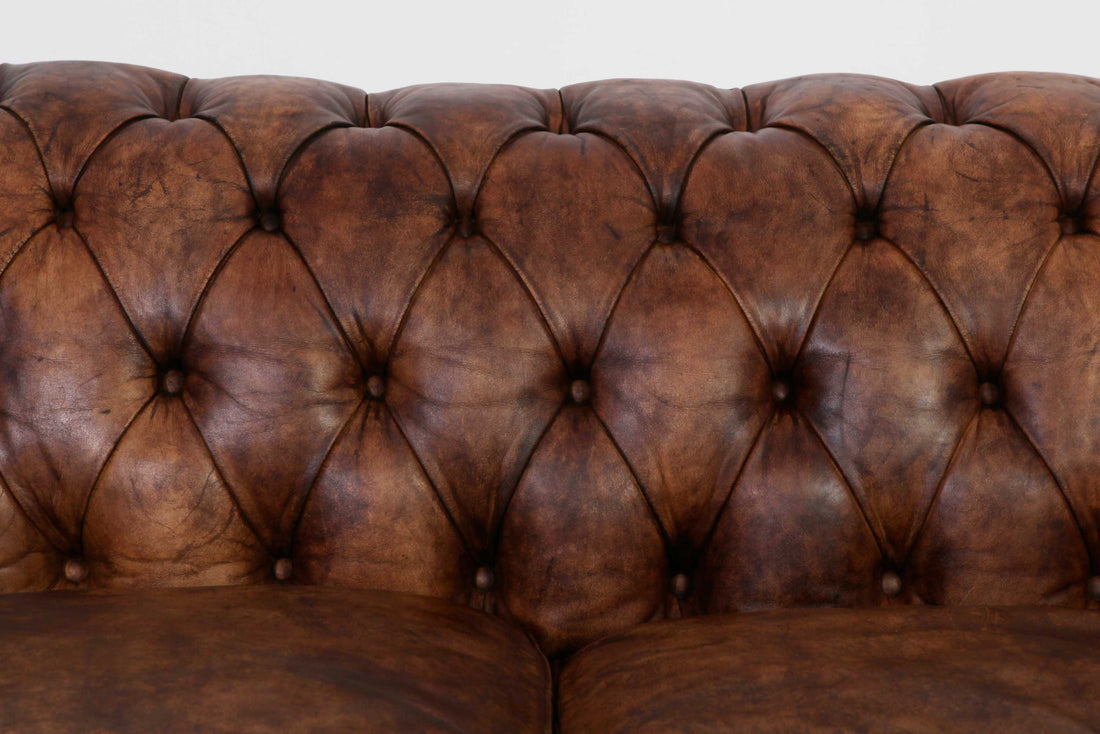 Antico divano chesterfield club 2 posti inglese originale marrone cognac