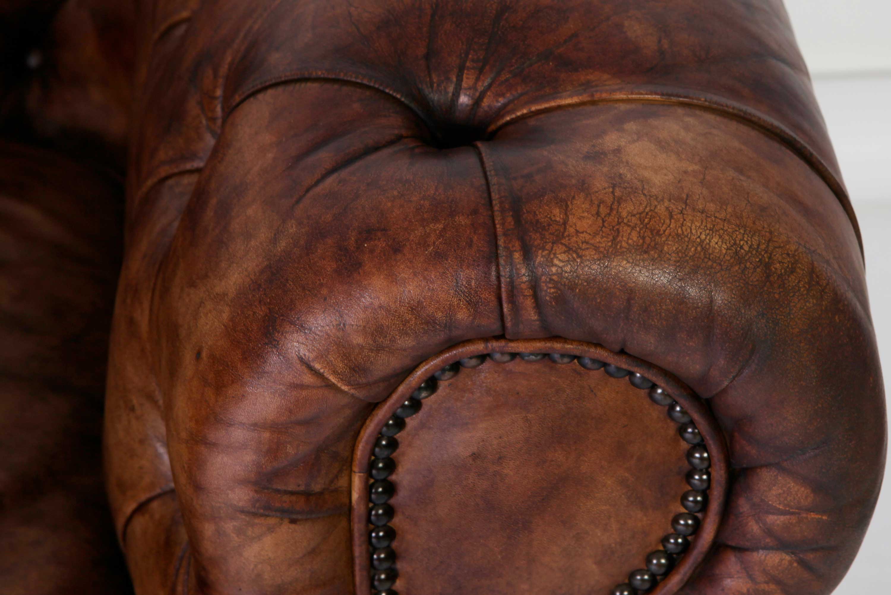 Antico divano chesterfield club 2 posti inglese originale marrone cognac