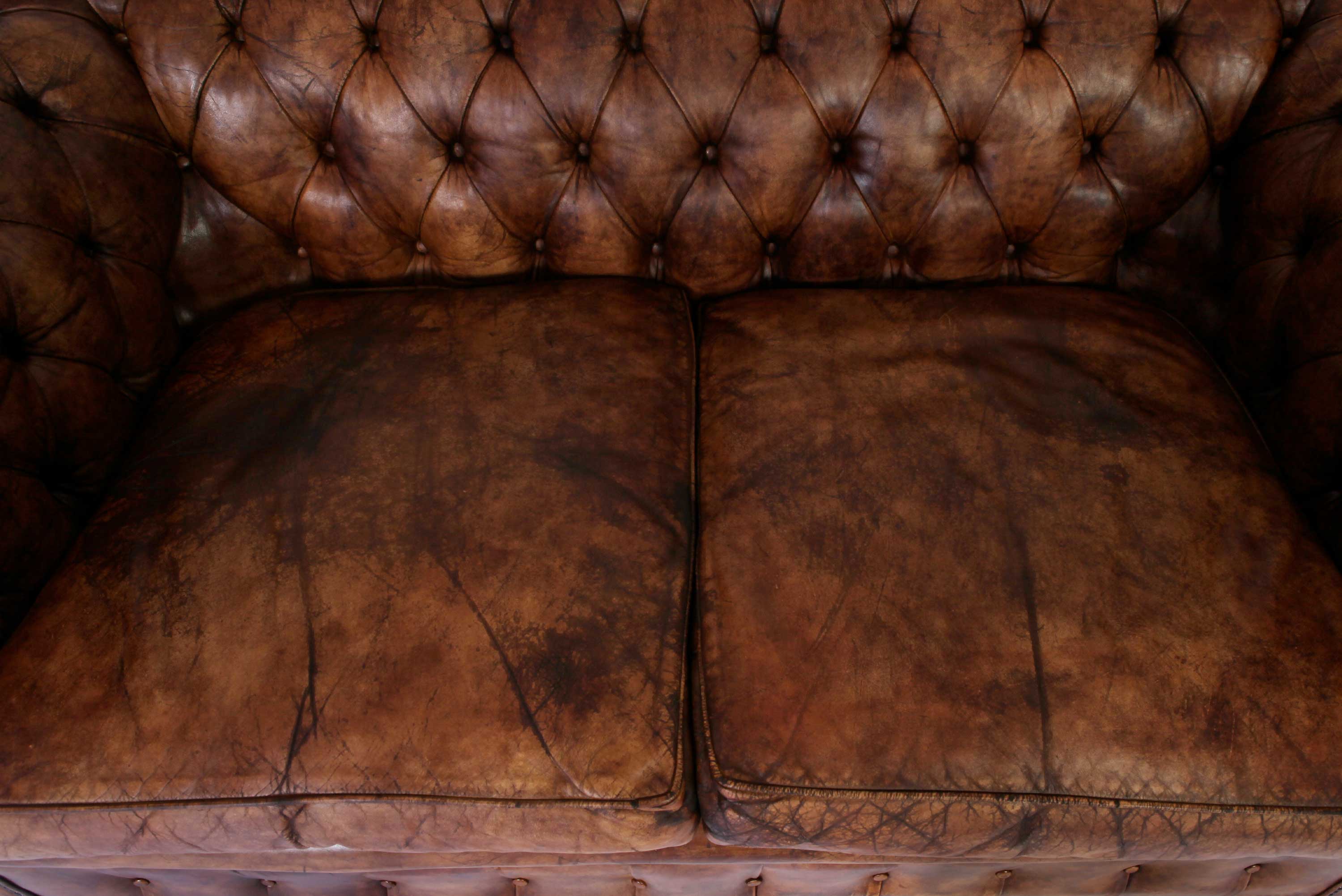 Antico divano chesterfield club 2 posti inglese originale marrone cognac